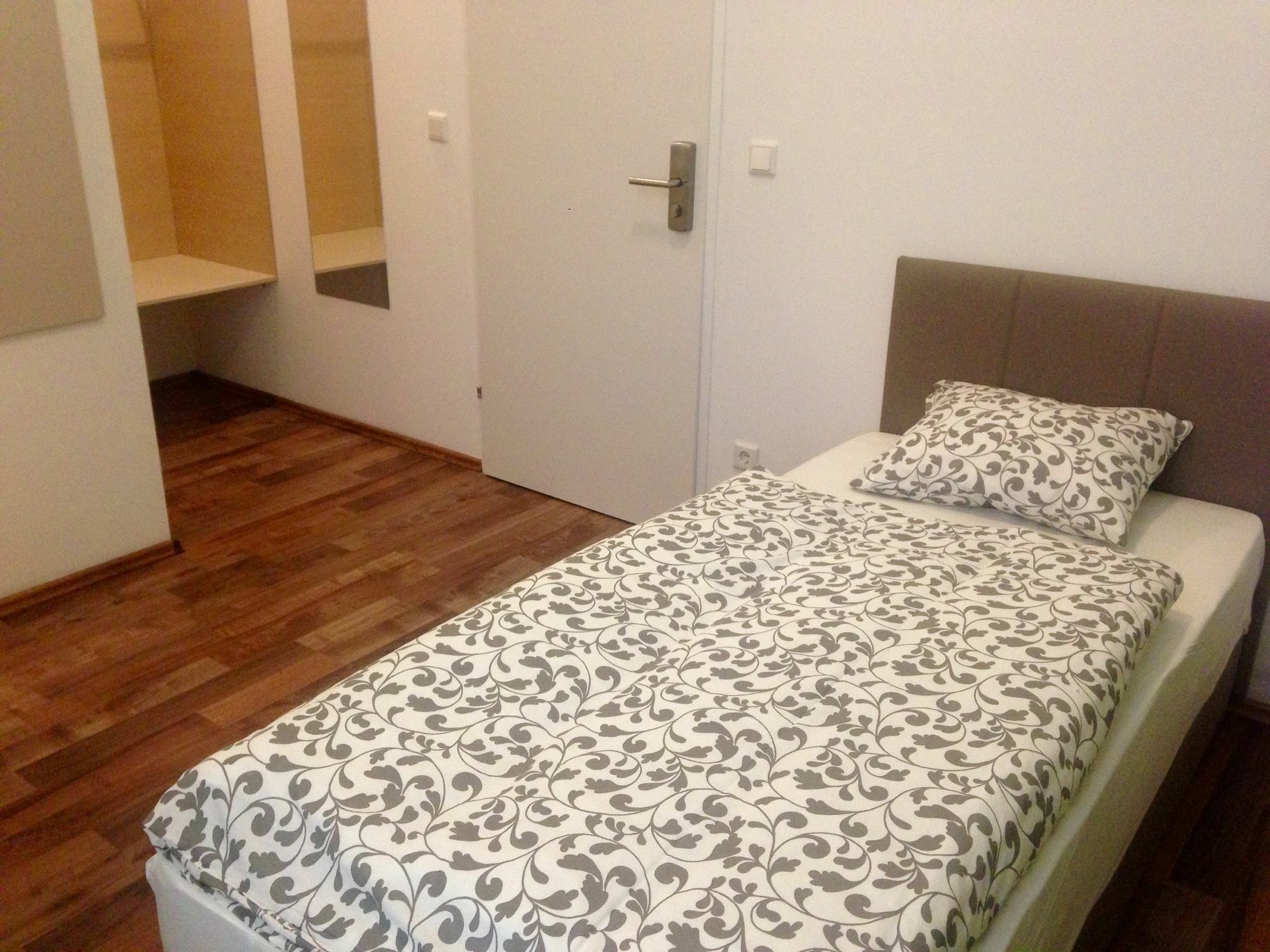 Dan In'N Out Hotel Bécs Kültér fotó